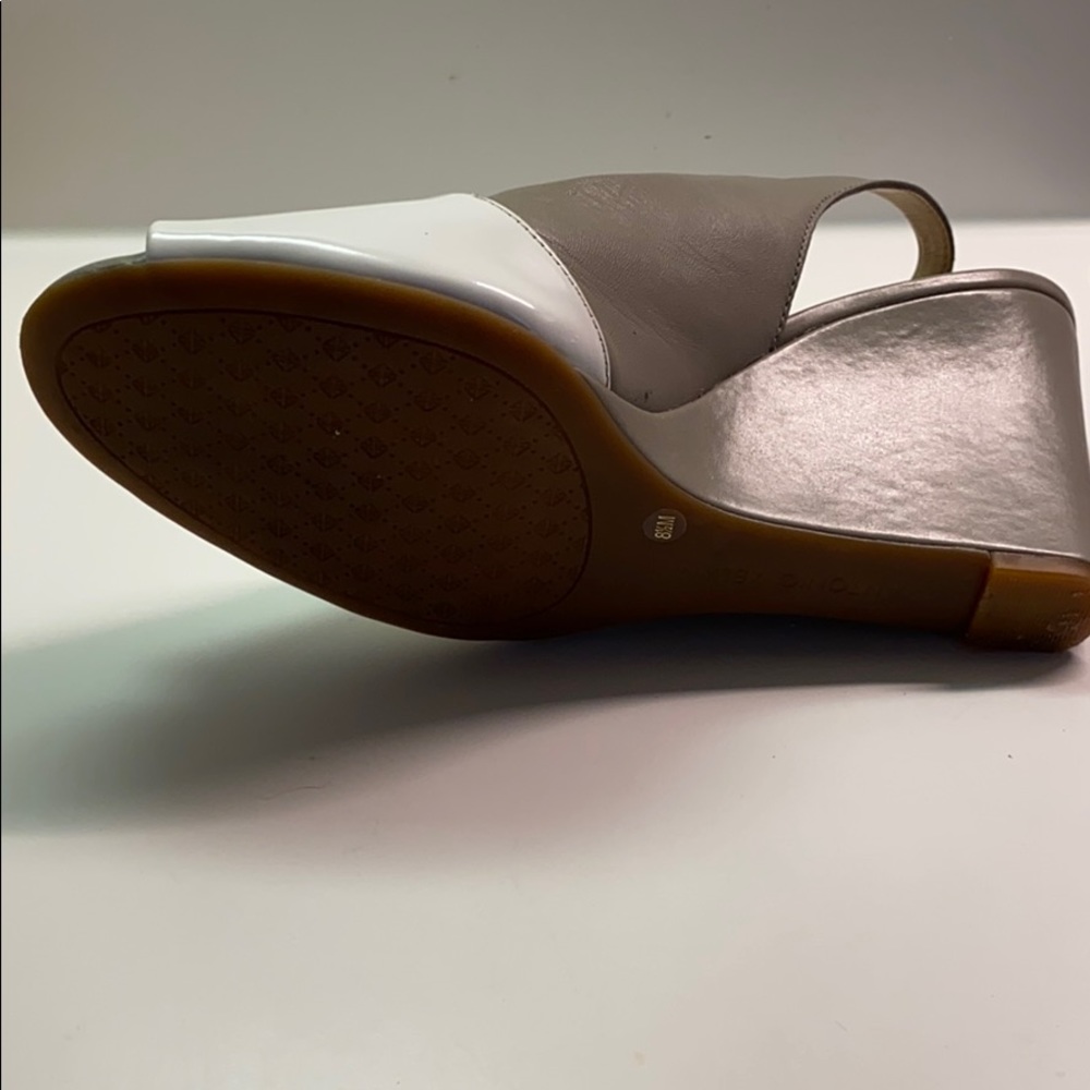 Wedge two-toned sandal - Picture 3 of 3